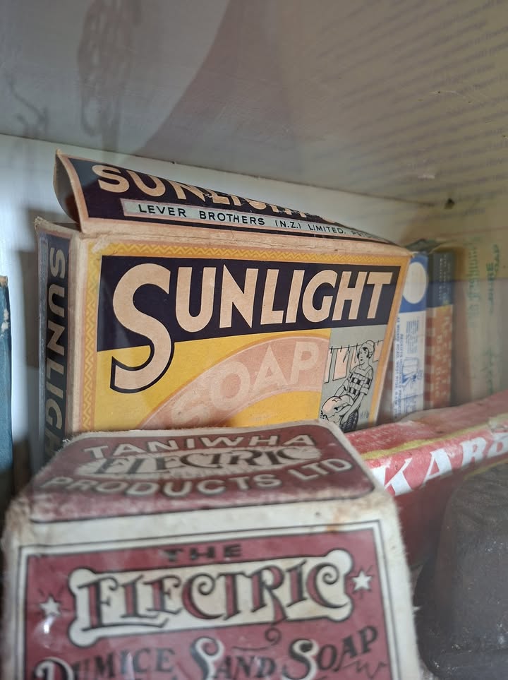 Drop us a 🙋 if you still use Sunlight soap!